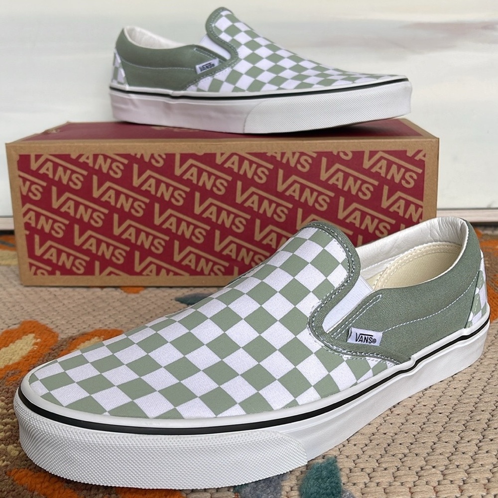 Vans Men’s Classic Slip-On Color Theory Checkerboard
VN000BVZCJL
Sneakers